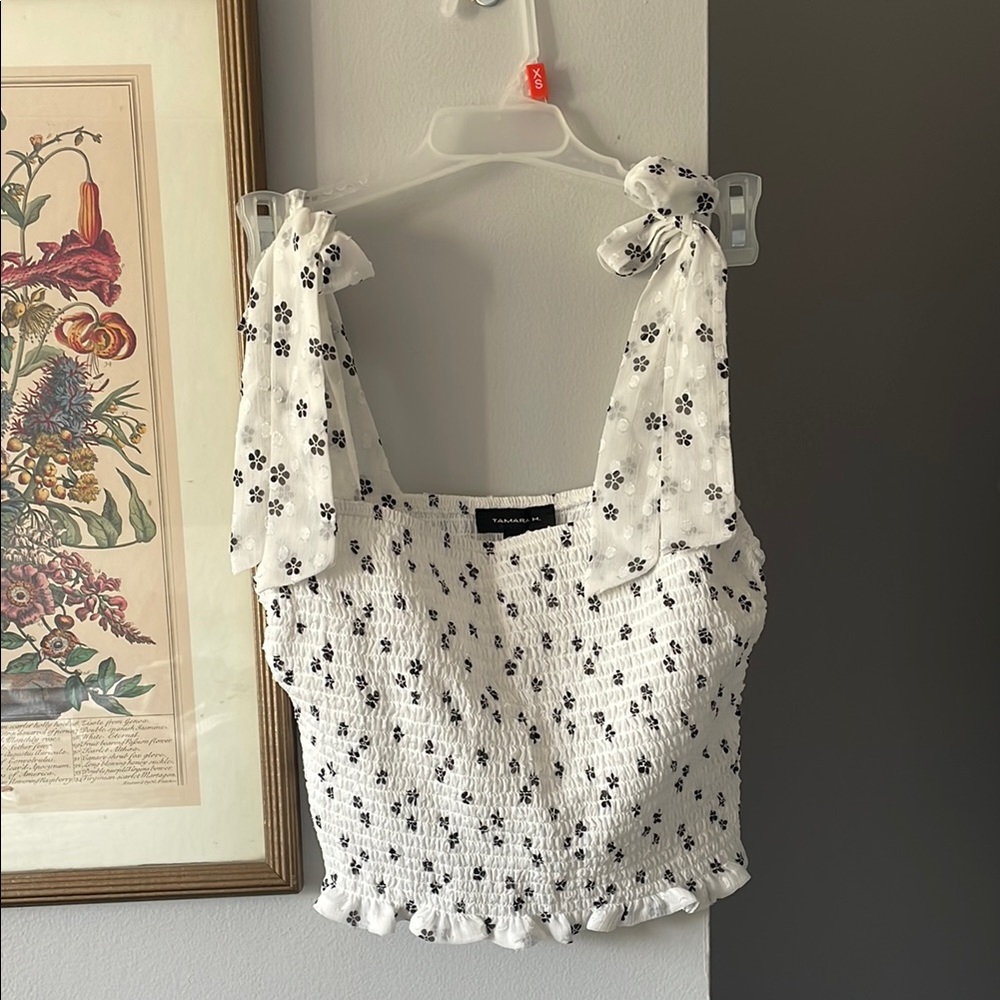 💌 white and black floral smocked tank top